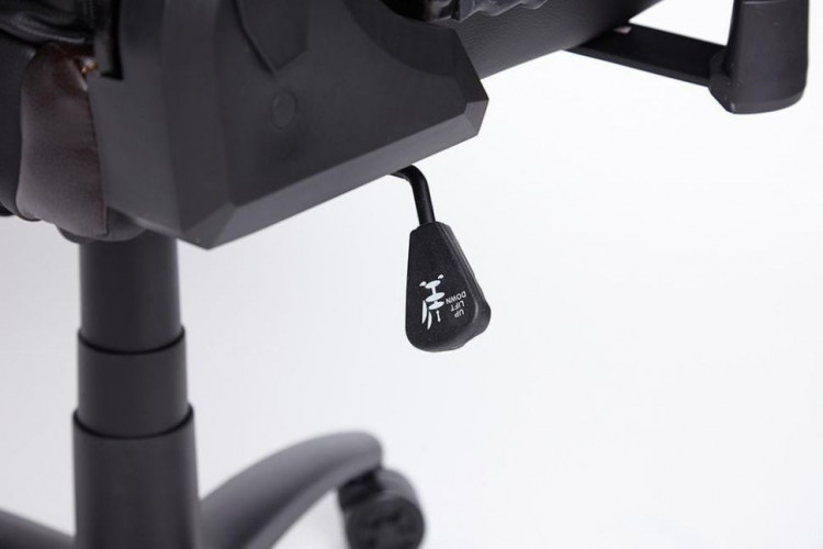 Кресло iChess, кож/зам, черный/коричневый