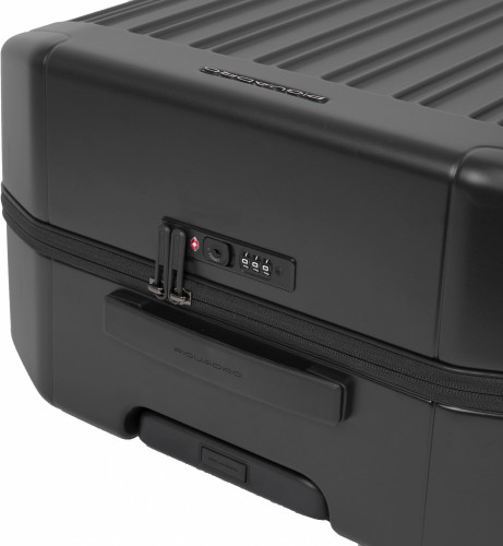 Чемодан Piquadro PQ LIGHT (BV4427PQL/NO) 46x69x27см 60л. 3.2кг. поликарбонат черный матов.