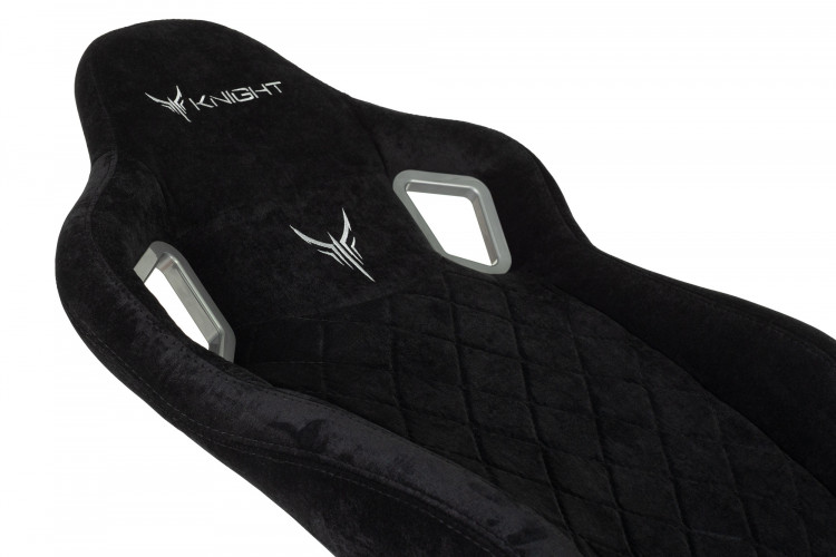 Кресло игровое Knight Outrider черный Light-20 с подголов. крестов. металл