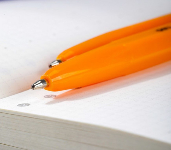 Набор ручек шариков. Deli Classic EQ6S-MT-BL оранжевый/синий d=0.7мм блистер (5шт) сменный стержень шестигр.