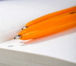 Набор ручек шариков. Deli Classic EQ6S-MT-BL оранжевый/синий d=0.7мм блистер (5шт) сменный стержень шестигр.