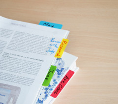 Закладки самокл. разделители пластиковые Stick`n 21359 37x50мм 3цв.в упак. 10лист с цветным краем на линейке европодвес