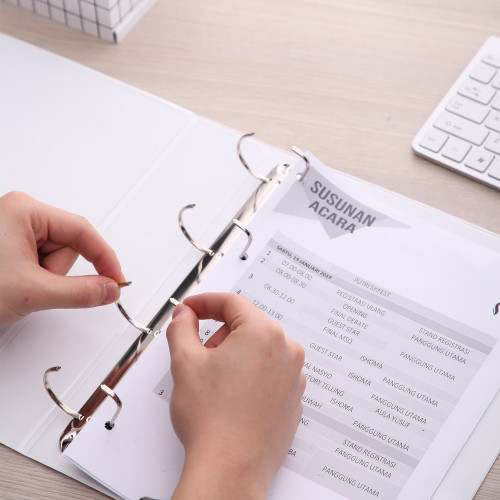 Папка на 4-х D-кольцах Deli E5615N A4 пластик 0.13мм белый вмест.225лист.