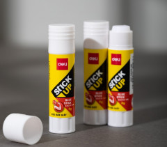 Клей-карандаш Deli Stick UP E7101-MT 9гр прозрачный пакет с европодвесом (упак.:3шт)