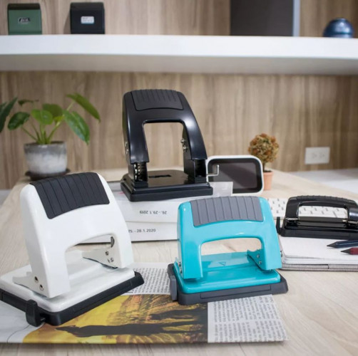 Дырокол Kw-Trio Cool Heavy Duty 09865WHITE макс.:40лист. металл белый отв.:2 с линейкой