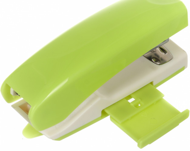 Степлер Kw-Trio 055G9GREEN 24/6 26/6 (20листов) снижение усилия зеленый 100скоб металл коробка