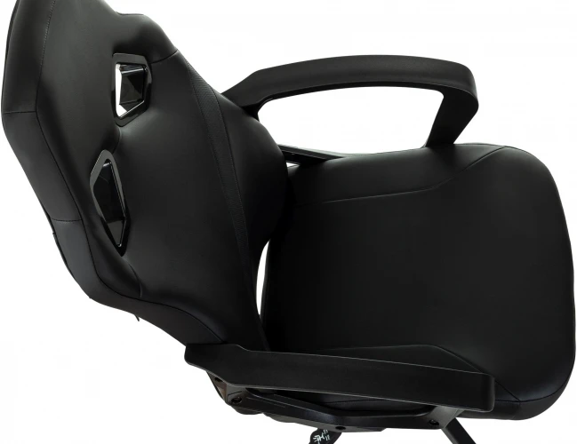 Кресло игровое Zombie 300 черный эко.кожа крестов. пластик пластик черный