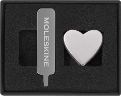 Шильд-символ Moleskine Symbols Сердечко металл серебристый коробка с европод. PINHEARTSILV