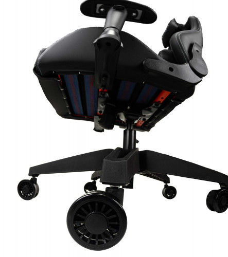 Кресло игровое Knight Outrid Smile черный эко.кожа с подголов. крестов. пластик