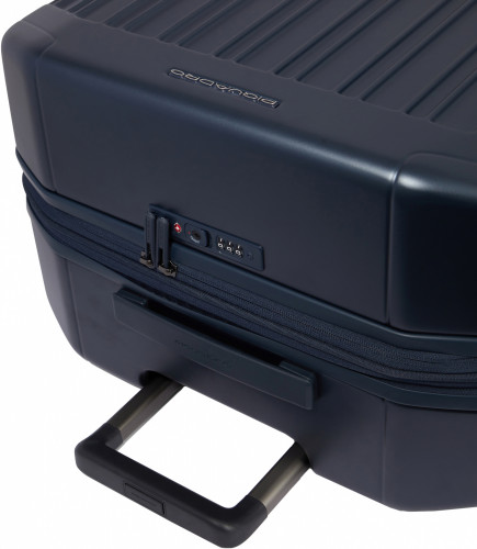 Чемодан Piquadro PQ LIGHT (BV6393PQL/BLUO) 45x69x30см 82л. 3.75кг. поликарбонат синий матов.