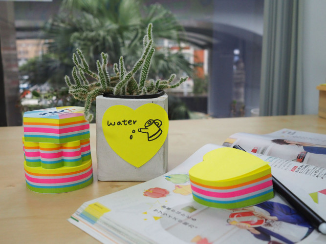 Блок самоклеящийся бумажный Stick`n 21833 67x67мм 250лист. неон ассорти "цветок"