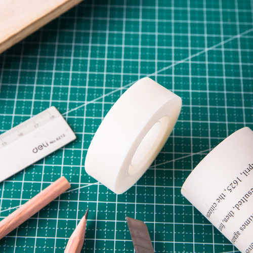 Клейкая лента канцелярская Deli EA30110 шир.18мм дл.33м невидимая (упак.:1шт)