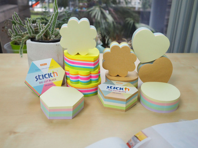 Блок самоклеящийся бумажный Stick`n 21836 64x67мм 250лист. неон ассорти "сердце"