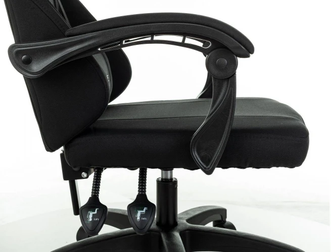 Кресло игровое Zombie Rudger черный с подголов. крестов. пластик