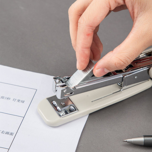 Степлер Deli E0306 Essential 24/6 26/6 (25листов) ассорти 50скоб коробка